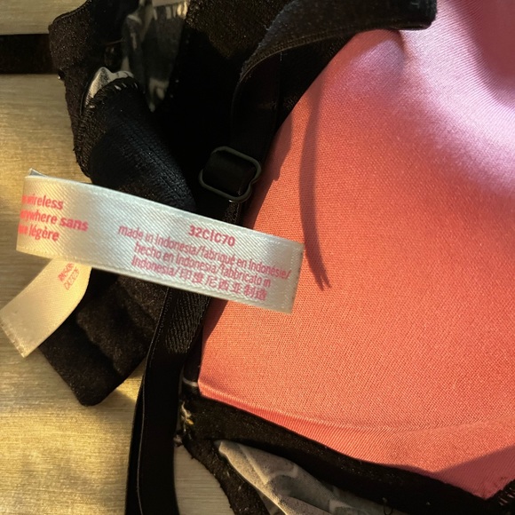 PINK VS bras - Picture 7 of 7